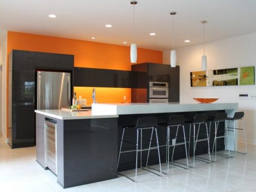 Colores compatibles que combinan con naranja en paredes y decoración